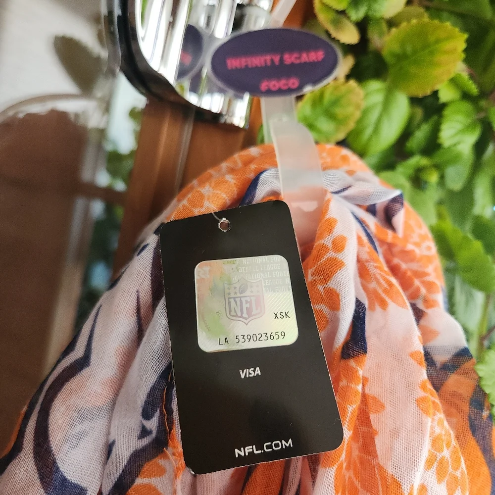 Bronco Infinity scarve